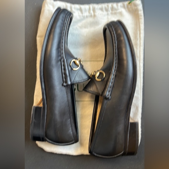 Size 7.5B Gucci Shoes - Like New, Hardly Worn - Picture 4 of 5